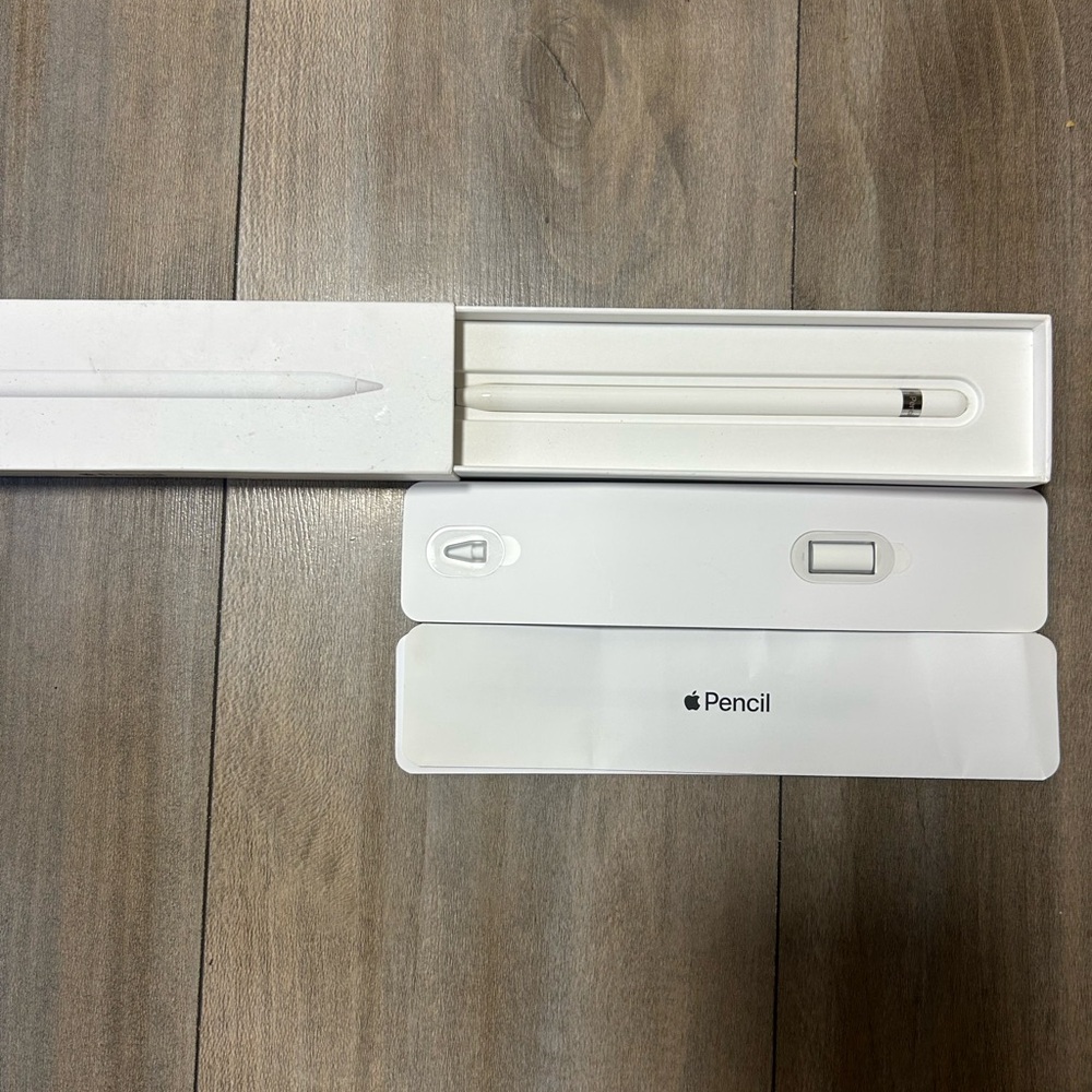 Apple Pencil in Sleek White Packaging